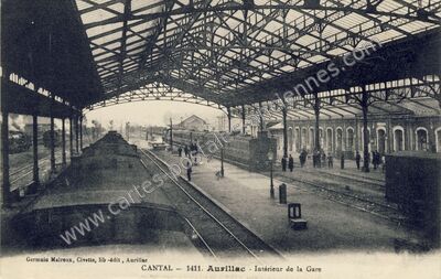 Carte postale ancienne Intérieur de la Gare — Aurillac (Cantal)