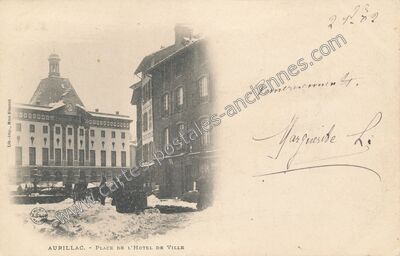 Carte postale ancienne Place de l'Hôtel de Ville — Aurillac (Cantal)