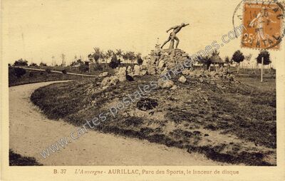 Carte postale ancienne Parc des Sports, le lanceur de disque — Aurillac (Cantal)