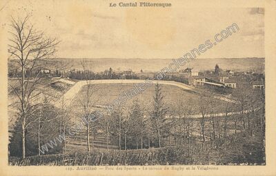 Carte postale ancienne Parc des Sports - Le terrain de Rugby et le Véladrome — Aurillac (Cantal)