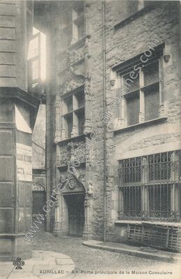 Carte postale ancienne Porte principale de la Maison Consulaire — Aurillac (Cantal)