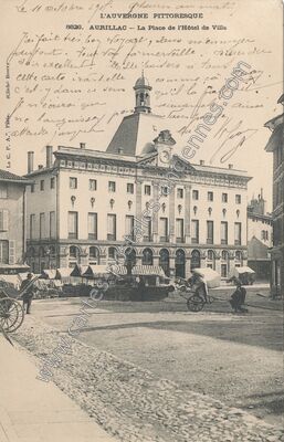 Carte postale ancienne La Place de l'Hôtel de Ville — Aurillac (Cantal)