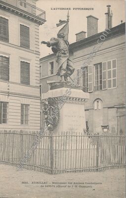 Carte postale ancienne Monument des Anciens Combattants — Aurillac (Cantal)