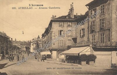 Carte postale ancienne Avenue Gambetta — Aurillac (Cantal)