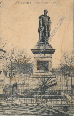 Carte postale ancienne Statue du Général Delzons — Aurillac (Cantal)