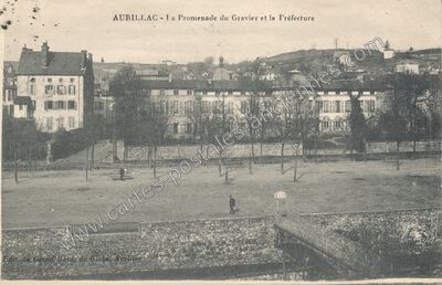 Carte postale ancienne La Promenade du Gravier et la Préfecture — Aurillac (Cantal)