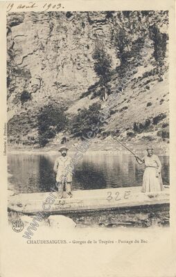 Carte postale ancienne Gorges de la Truyère - Passage du Bac — Chaudes-Aigues (Cantal)