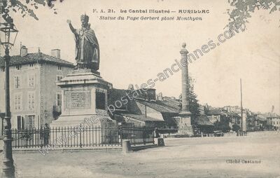 Carte postale ancienne Statue du Pape Gerbert place Monthyon — Aurillac (Cantal)