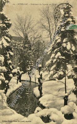 Carte postale ancienne Intérieur du Square en hiver — Aurillac (Cantal)