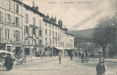 Carte postale ancienne Avenue Gambetta — Aurillac (Cantal)