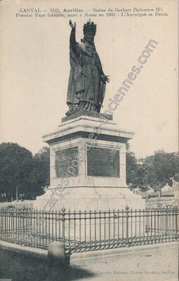 Carte postale ancienne Statue de Gerbert (Sylvestre II). Premier Pape français, mort à Rome en 1003 — Aurillac (Cantal)