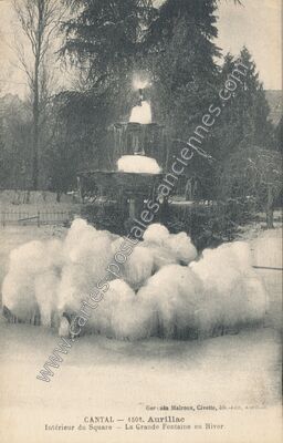 Carte postale ancienne Intérieur du Square — La Grande Fontaine en Hiver — Aurillac (Cantal)