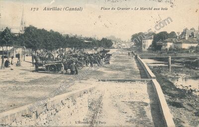 Carte postale ancienne Place du Gravier - Le Marché aux bois — Aurillac (Cantal)