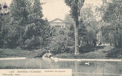 Carte postale ancienne Intérieur du Square — Aurillac (Cantal)