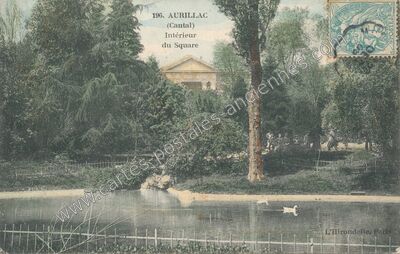 Carte postale ancienne Intérieur du Square — Aurillac (Cantal)