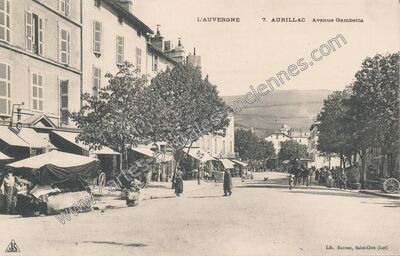 Carte postale ancienne Avenue Gambetta — Aurillac (Cantal)