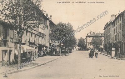 Carte postale ancienne Avenue Gambetta — Aurillac (Cantal)