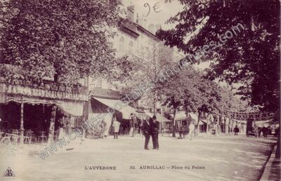 Carte postale ancienne Place du Palais — Aurillac (Cantal)