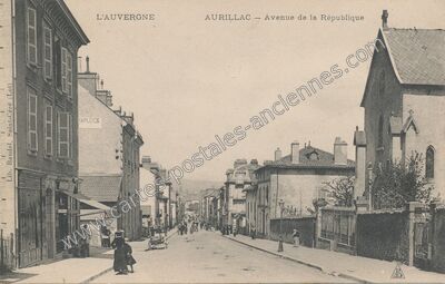 Carte postale ancienne Avenue de la République — Aurillac (Cantal)