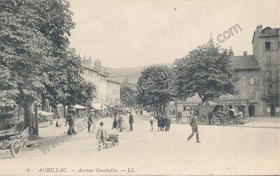 Carte postale ancienne Avenue Gambetta — Aurillac (Cantal)
