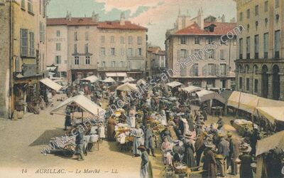 Carte postale ancienne Le Marché — Aurillac (Cantal)