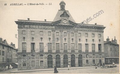 Carte postale ancienne L'Hôtel-de-Ville — Aurillac (Cantal)