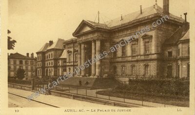 Carte postale ancienne Le Palais de Justice — Aurillac (Cantal)