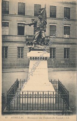 Carte postale ancienne Monument des Enfants du Cantal — Aurillac (Cantal)