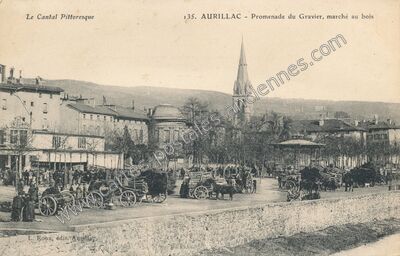 Carte postale ancienne Promenade du Gravier, marché au bois — Aurillac (Cantal)