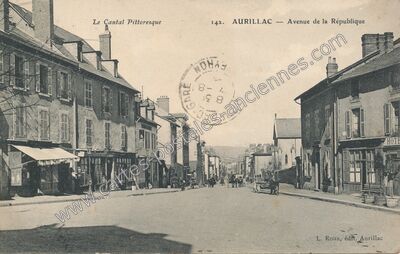 Carte postale ancienne Avenue de la République — Aurillac (Cantal)