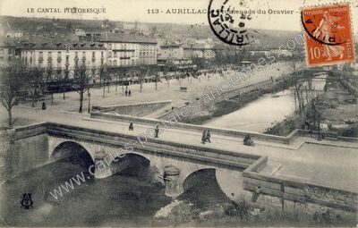 Carte postale ancienne Promenade du Gravier — Aurillac (Cantal)