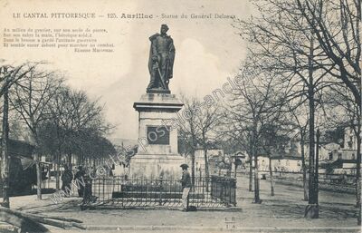 Carte postale ancienne Statue du Général Delzens — Aurillac (Cantal)