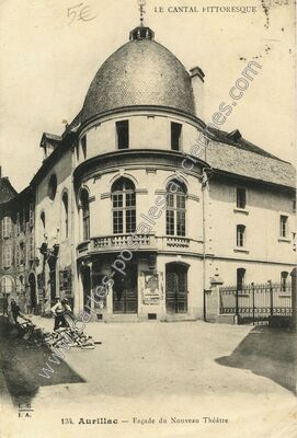 Carte postale ancienne Façade du Nouveau Théâtre — Aurillac (Cantal)