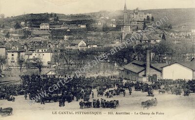 Carte postale ancienne Le Cantal pittoresque - Le Champ de Foire — Aurillac (Cantal)