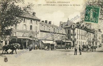 Carte postale ancienne Les hôtels de la Gare — Aurillac (Cantal)