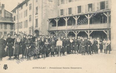 Carte postale ancienne Pensionnat Sainte-Geneviève — Aurillac (Cantal)