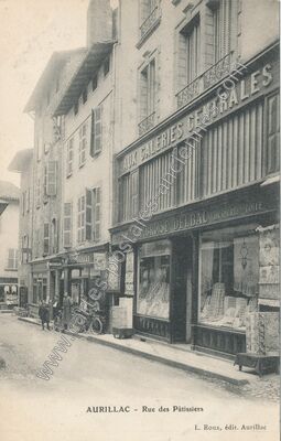 Carte postale ancienne Rue des Pâtissiers — Aurillac (Cantal)