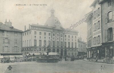 Carte postale ancienne L'Hôtel-de-Ville — Aurillac (Cantal)