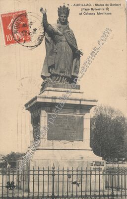 Carte postale ancienne Statue de Gerbert (Pape Sylvestre 1I) et Colonne Monthyon — Aurillac (Cantal)
