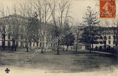 Carte postale ancienne Caserne Delzons — Aurillac (Cantal)