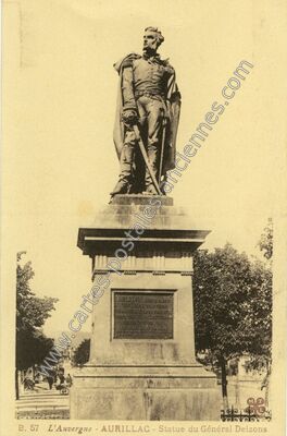 Carte postale ancienne Statue du Général Delzons — Aurillac (Cantal)