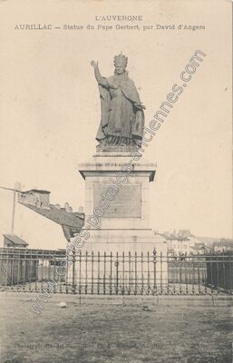 Carte postale ancienne Statue du Pape Gerbert, par David d'Angers — Aurillac (Cantal)