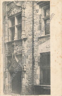 Carte postale ancienne Porte de la Maison consulaire — Aurillac (Cantal)