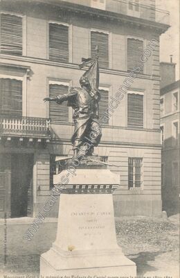 Carte postale ancienne Monument aux Enfants du Cantal morts pour la patrie — Aurillac (Cantal)