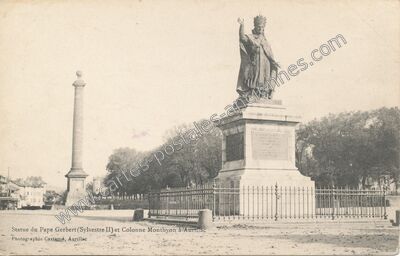 Carte postale ancienne Statue du Pape Gerbert et Colonne Monthyon — Aurillac (Cantal)