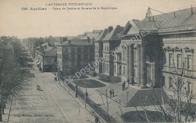 Carte postale ancienne Palais de Justice et Avenue de la République — Aurillac (Cantal)