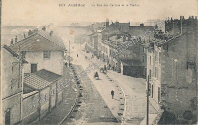 Carte postale ancienne La Rue des Carmes et le Viaduc — Aurillac (Cantal)