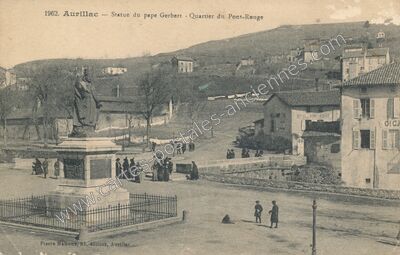 Carte postale ancienne Statue du pape Gerbert - Quartier du Pont-Rouge — Aurillac (Cantal)