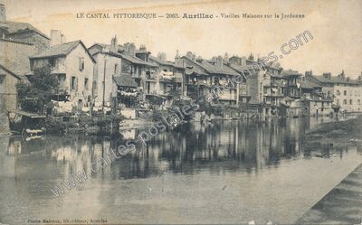 Carte postale ancienne Vieilles Maisons sur la Jordanne — Aurillac (Cantal)