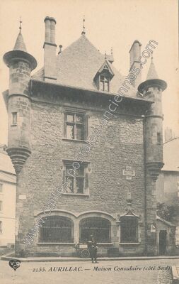 Carte postale ancienne Maison Consulaire (côté Sud) — Aurillac (Cantal)